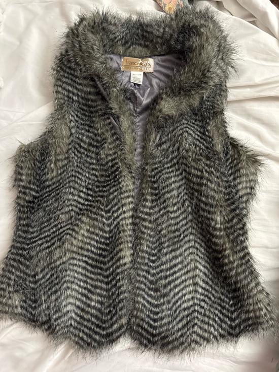 Francesca's Collections Jackets & Blazers - Francesca's Collections Faux Fur Vest in Gray and Black